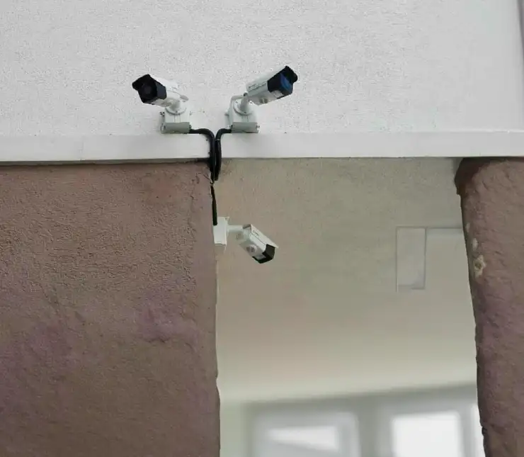 Negocio en Barba Heredia protegido por cámaras